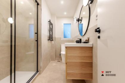 MIT House Puerta de America VII en Madrid - image 22