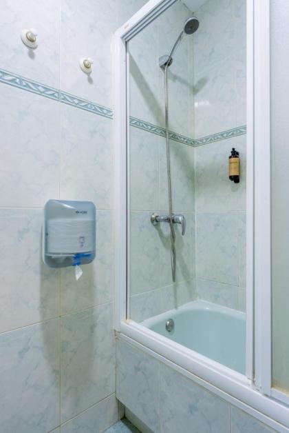 Ideal Hostel Madrid - image 29