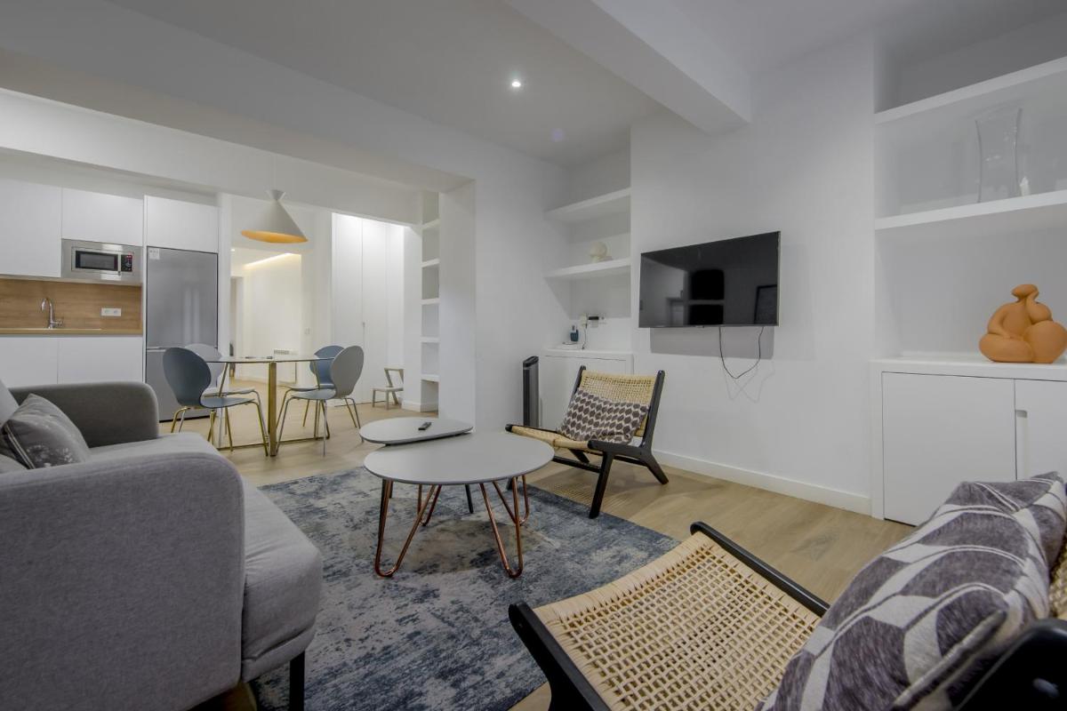 Nuevo piso para 7pax en el corazon del Rastro - image 2