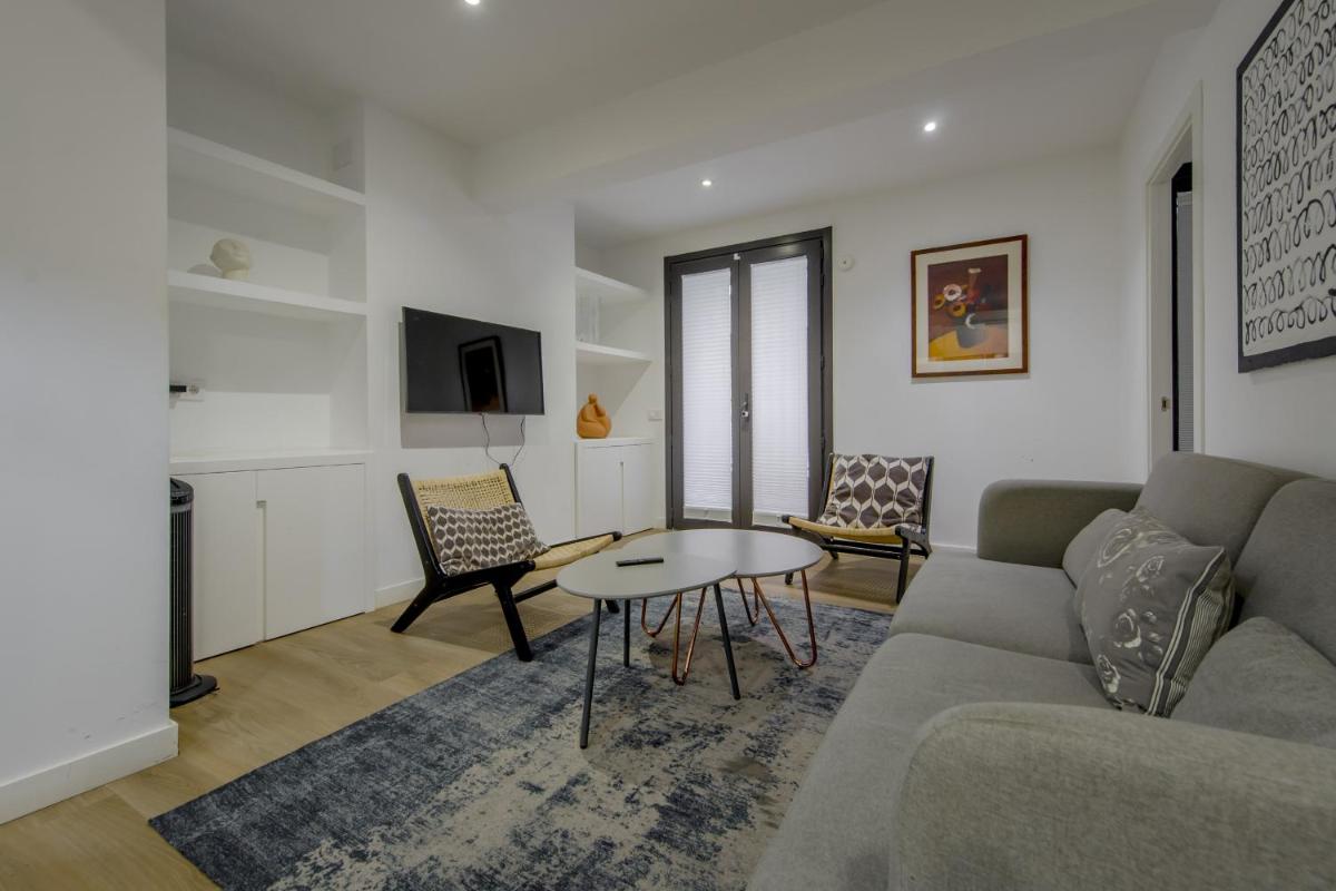 Nuevo piso para 7pax en el corazon del Rastro - image 3