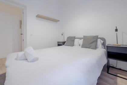 Premium Apt para 9pax en Calle Olmo - Centro de Madrid - image 15