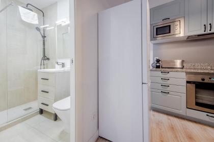 Premium Apt para 9pax en Calle Olmo - Centro de Madrid - image 25