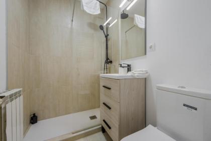 Premium Apt para 9pax en Calle Olmo - Centro de Madrid - image 27