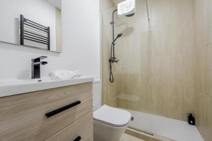 Premium Apt para 9pax en Calle Olmo - Centro de Madrid - image 28
