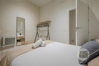 New Apt de 7pax en el corazon de Malasana - image 23