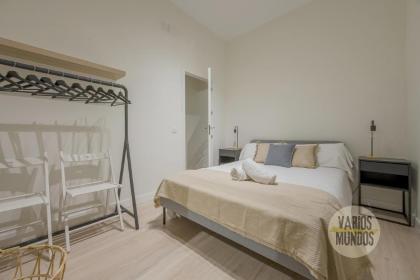 New Apt de 7pax en el corazon de Malasana - image 25