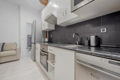 Cool&SoHo Style Apt 9pax Calle Luciente-La Latina - image 25
