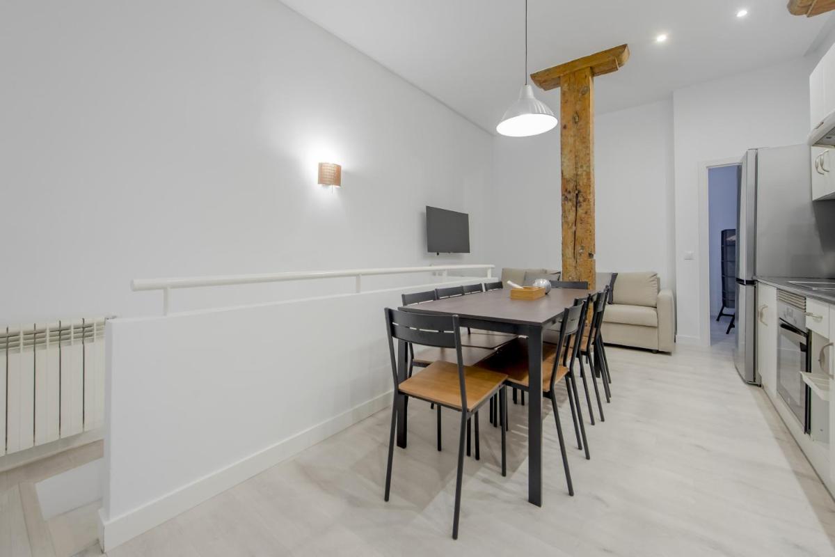 Cool&SoHo Style Apt 9pax Calle Luciente-La Latina - image 4