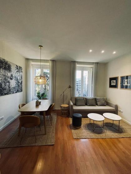 New Stylish Apt 5pax en la Plaza de Espana