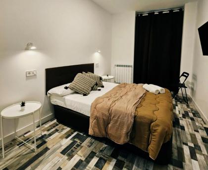 HOSTAL ANDREA GRANVIA - image 10