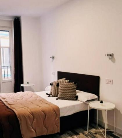 HOSTAL ANDREA GRANVIA - image 13
