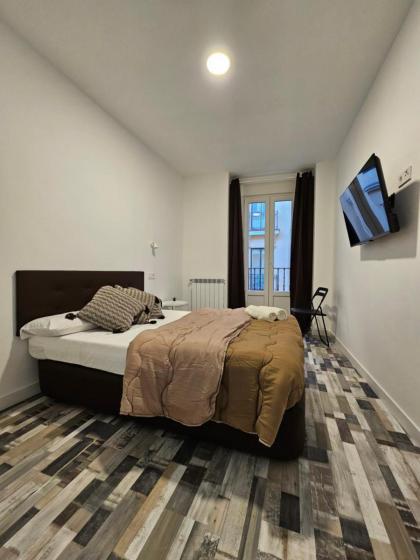 HOSTAL ANDREA GRANVIA - image 20