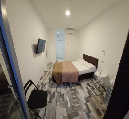 HOSTAL ANDREA GRANVIA - image 22