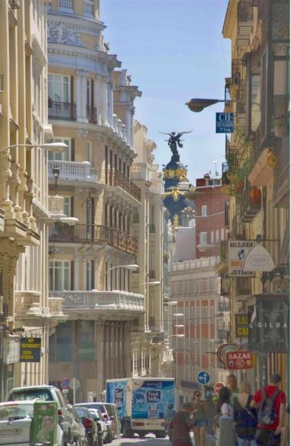 HOSTAL ANDREA GRANVIA - image 4