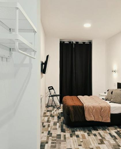 HOSTAL ANDREA GRANVIA - image 9