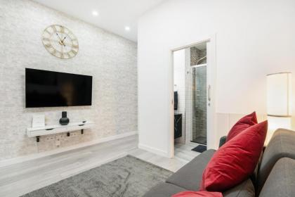 Chueca San Anton Apartment - image 21