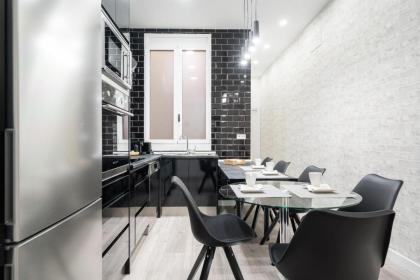Chueca San Anton Apartment - image 23