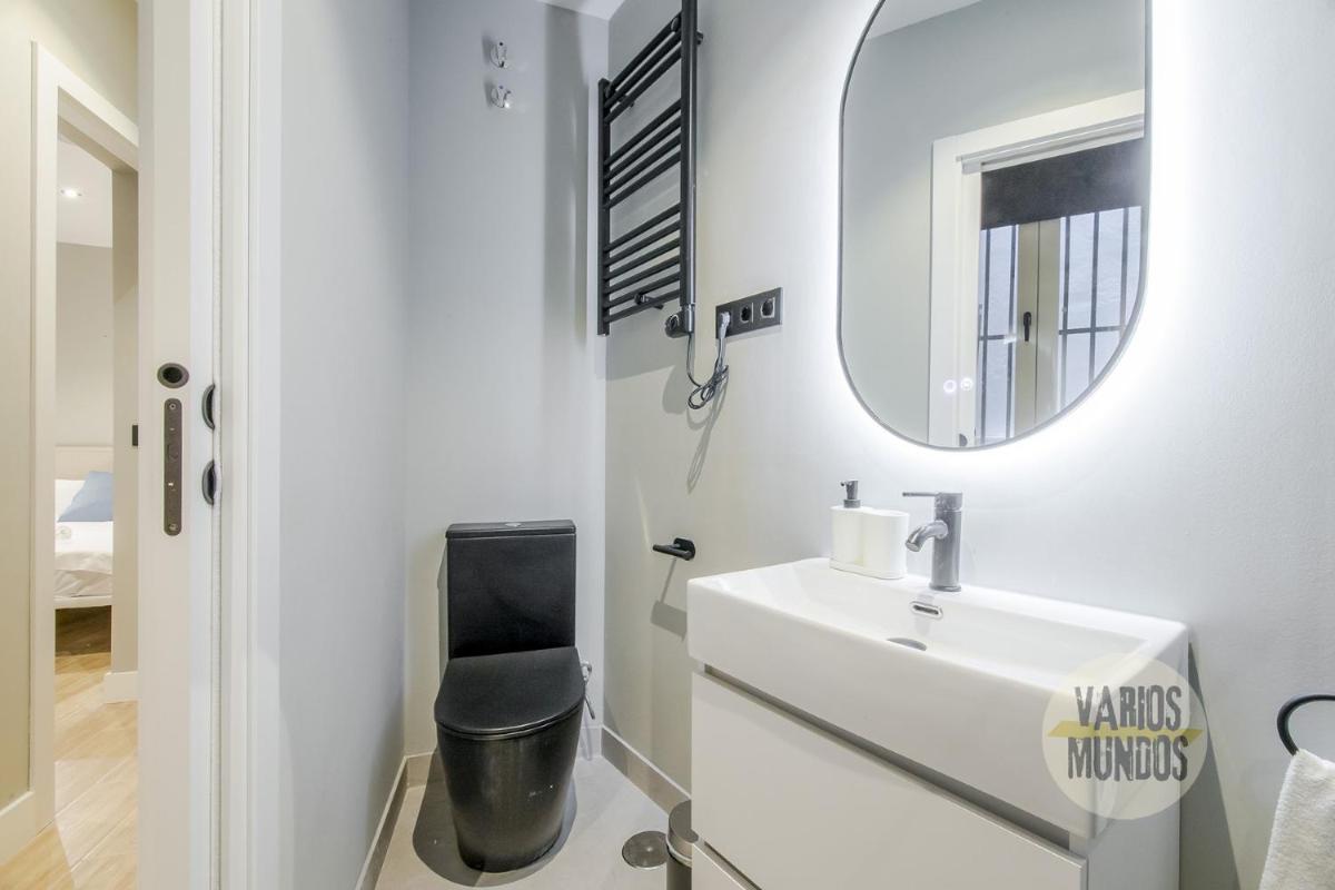 Urban and Central Apt 5pax en Calle Silva-Gran Via - image 4