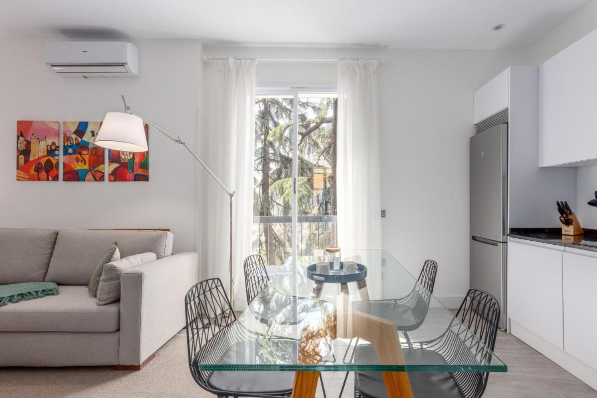 Apartment Almudena Palacio Real Royal Palace II - image 4